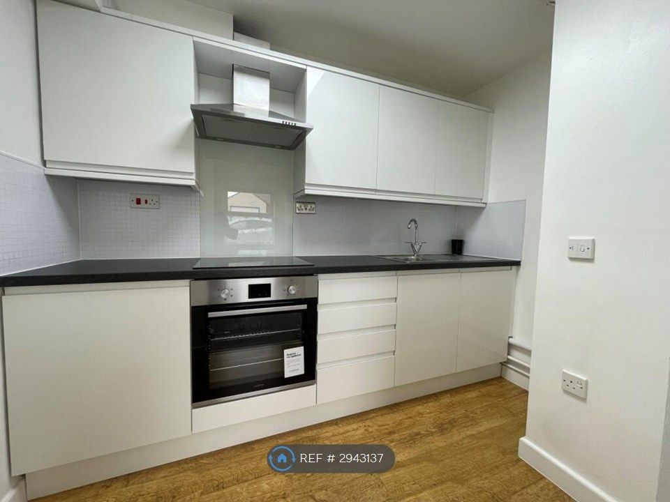 Property photo 3 of 6 Kitchen