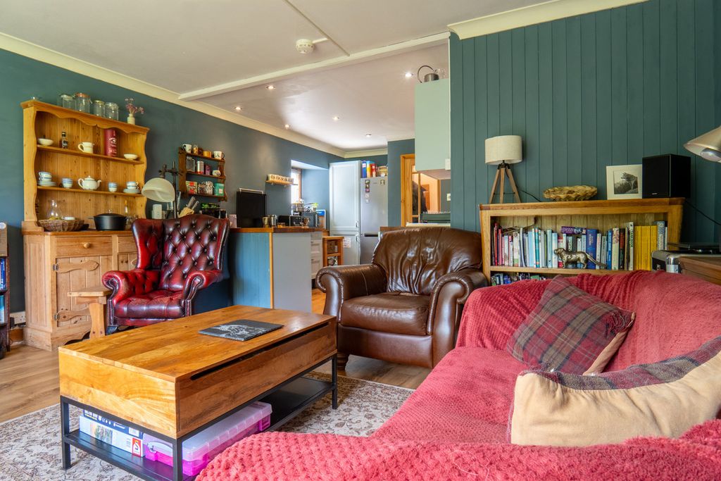 Property photo 3 of 44
