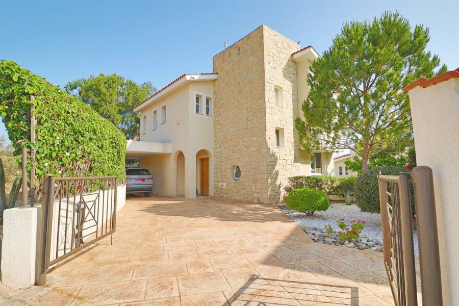 Property photo 1 of 33