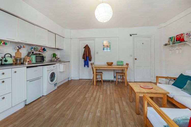 Property photo 1 of 9 301182