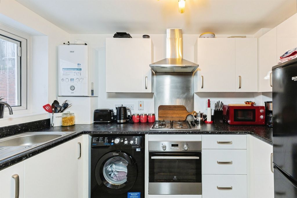 Property photo 2 of 25