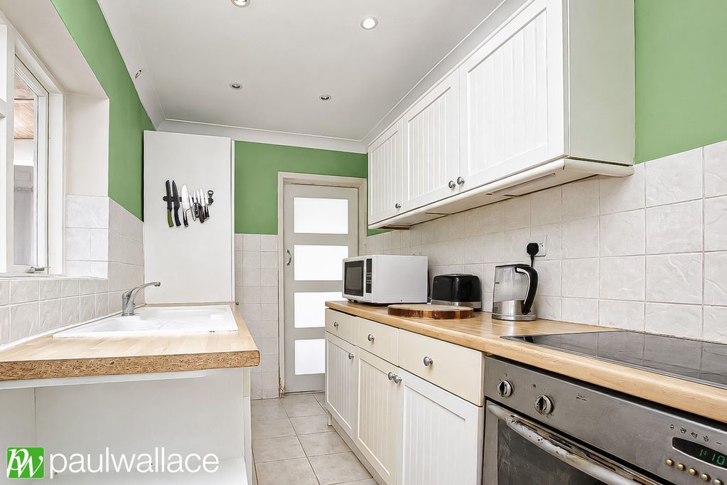 Property photo 3 of 14 Kitchen