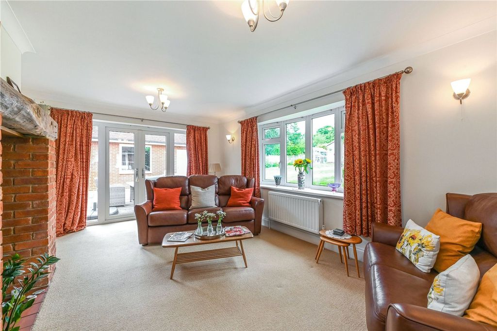 Property photo 3 of 22 Sitting Room