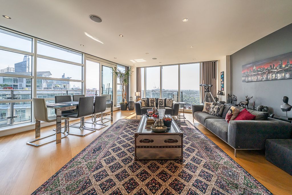 Property photo 2 of 25