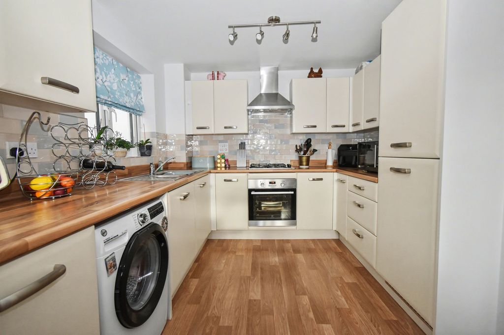 Property photo 2 of 14