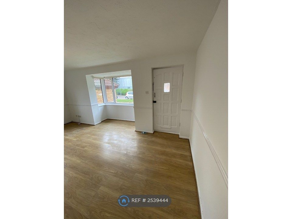 Property photo 3 of 6 Living/Sleeping