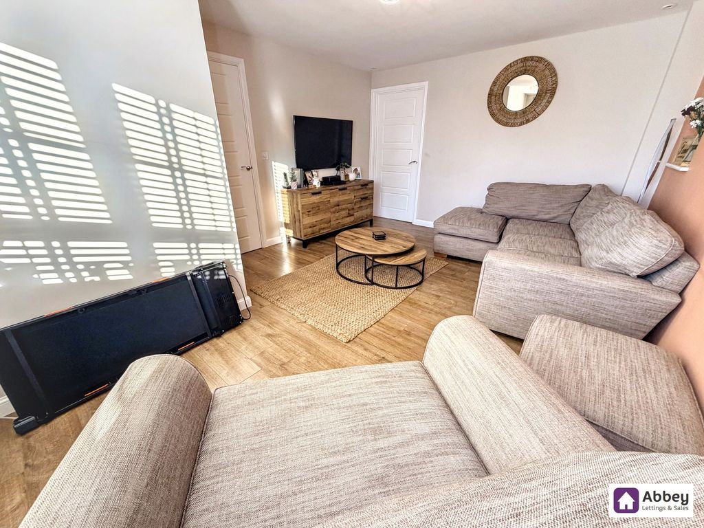 Property photo 3 of 17 Lounge