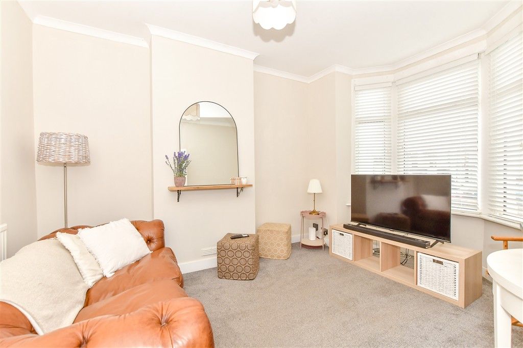 Property photo 2 of 11 Lounge