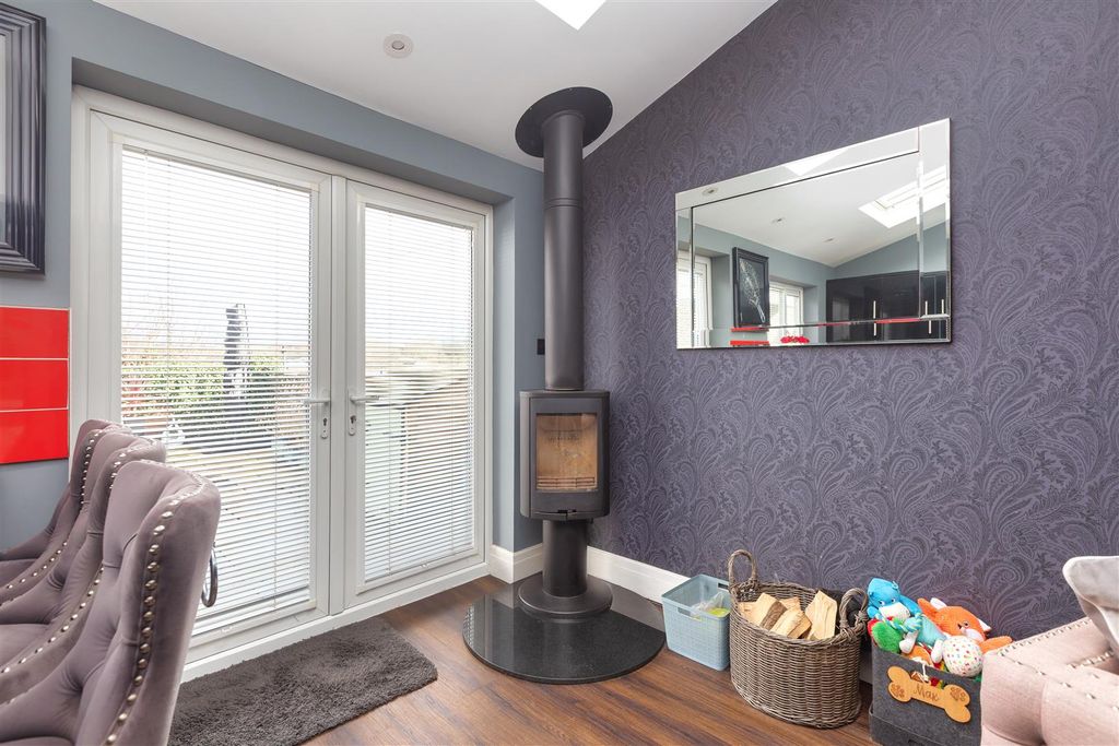 Property photo 3 of 21