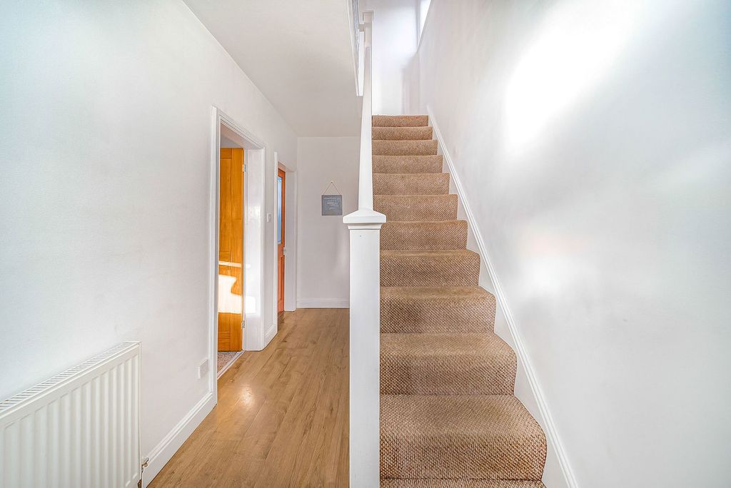 Property photo 3 of 32