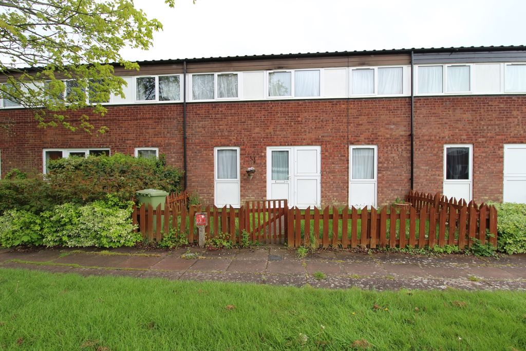 Property photo 1 of 11 23 Haywards Croft Front (2)