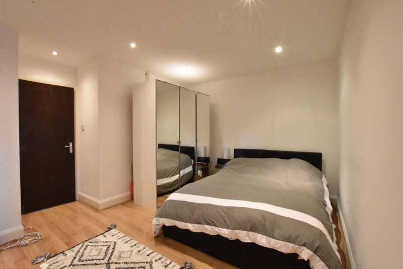 Property photo 2 of 9 Bedroom