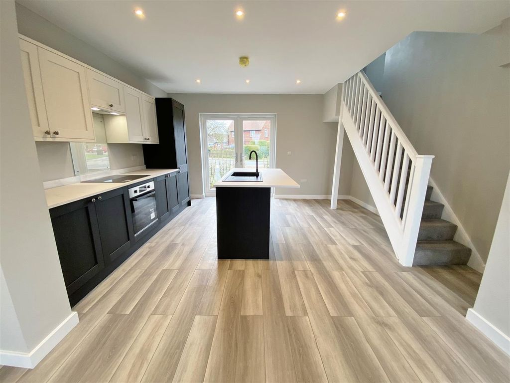 Property photo 3 of 13 Kitchen