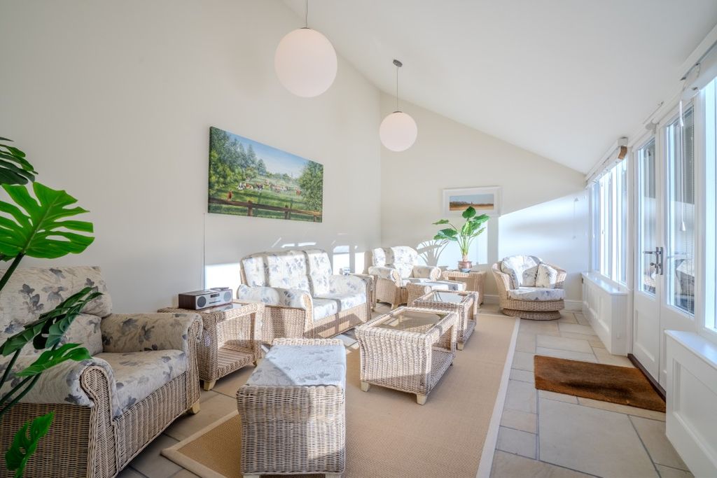 Property photo 3 of 33