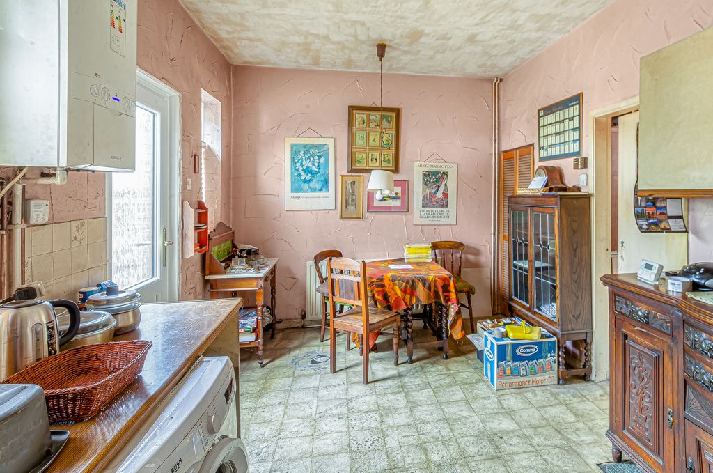 Property photo 3 of 13 Advert-088