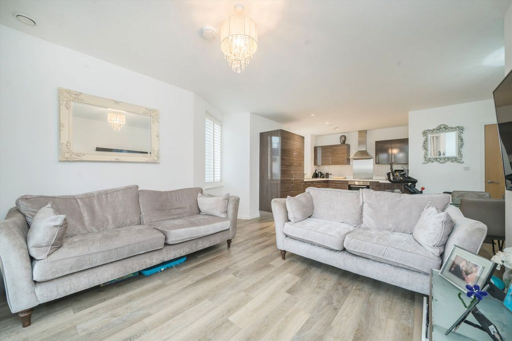 Property photo 2 of 6