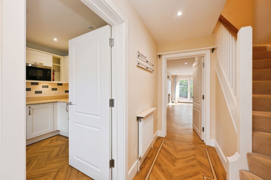 Property photo 3 of 24 Pbox-Img.Jpg