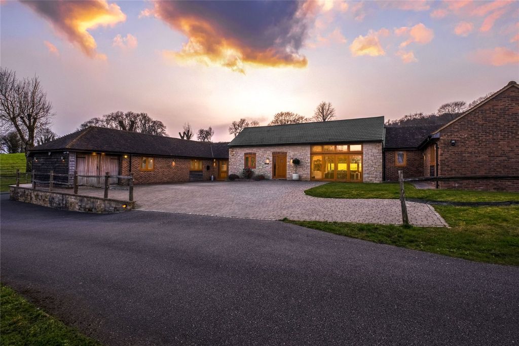 Property photo 2 of 27 Willow Barn