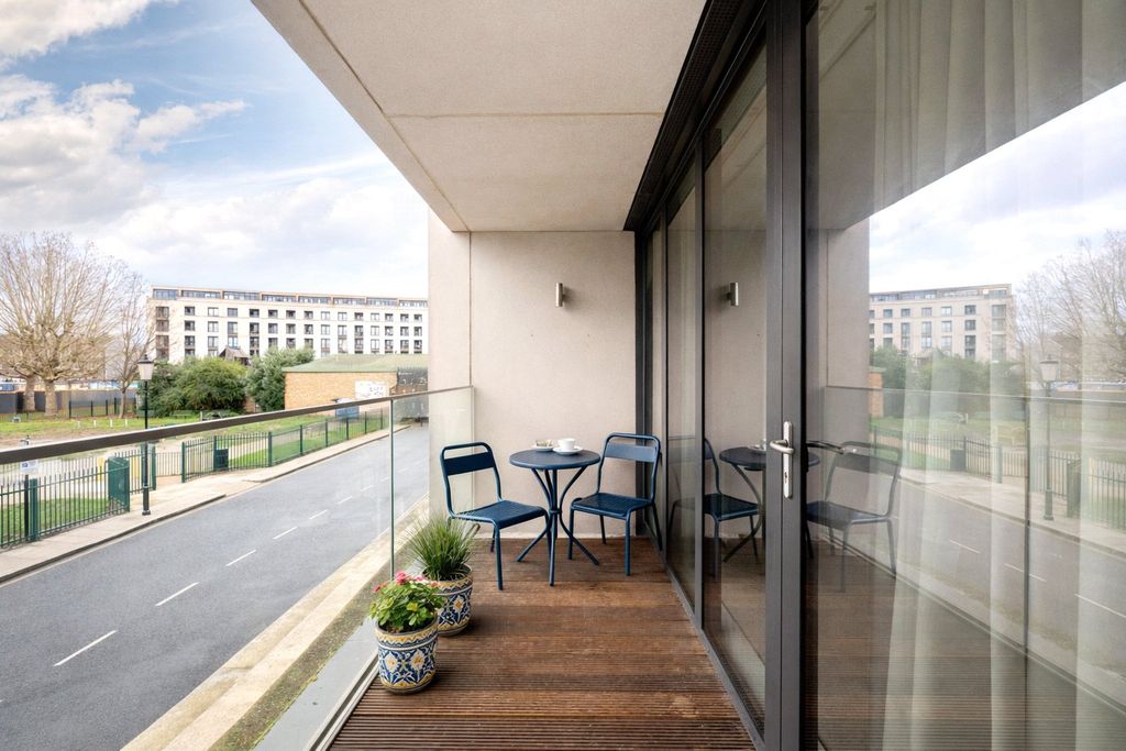 Property photo 3 of 9 Balcony