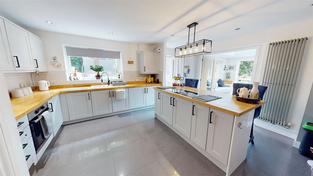 Property photo 2 of 22 Kitchen