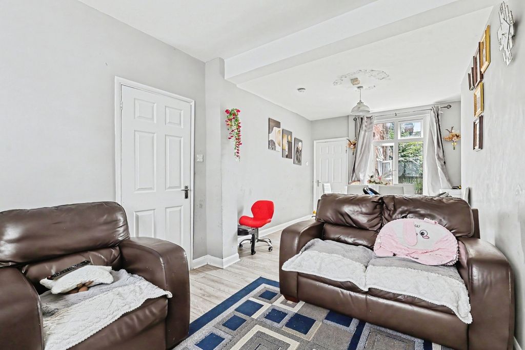 Property photo 3 of 15 Pbox-Img.Jpg