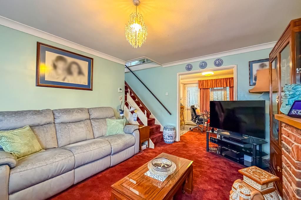 Property photo 3 of 20 Lounge