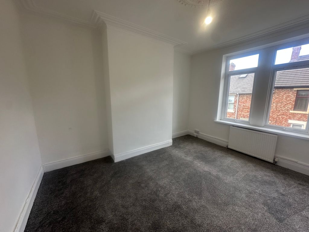 Property photo 1 of 7 Bedroom 1