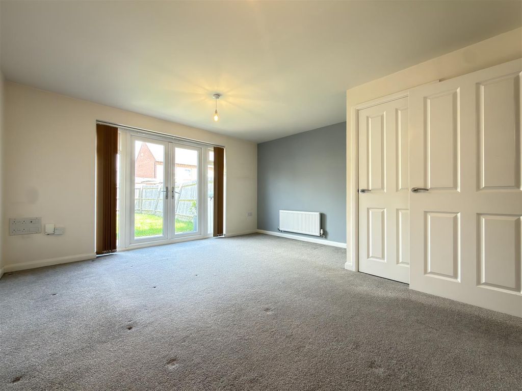 Property photo 2 of 11 Lounge