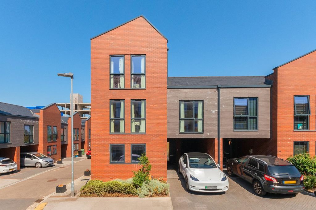 Property photo 2 of 47 0P2Wgk - External D.Jpg