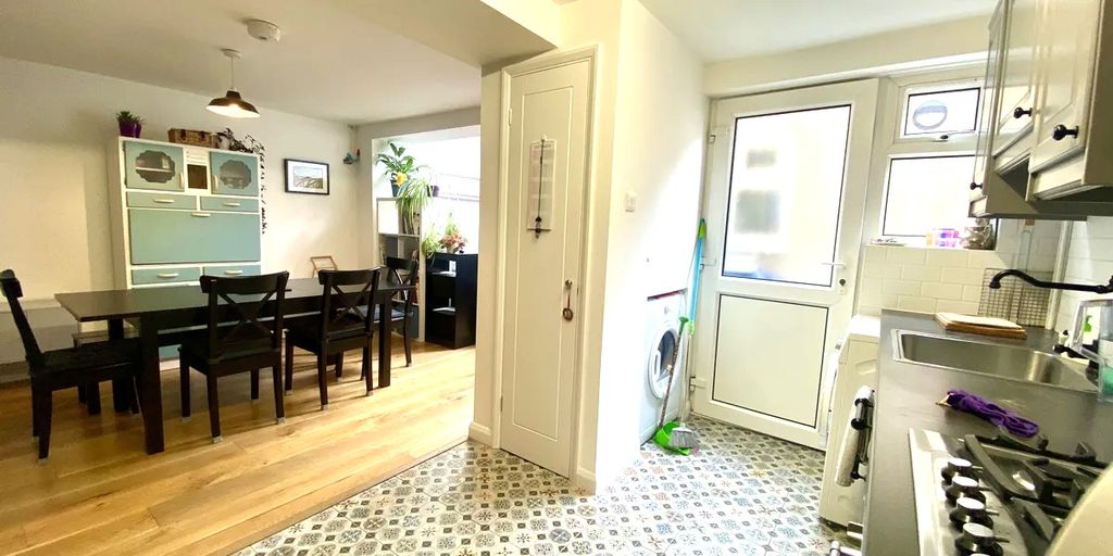 Property photo 3 of 17 Kitchen / Dining Area