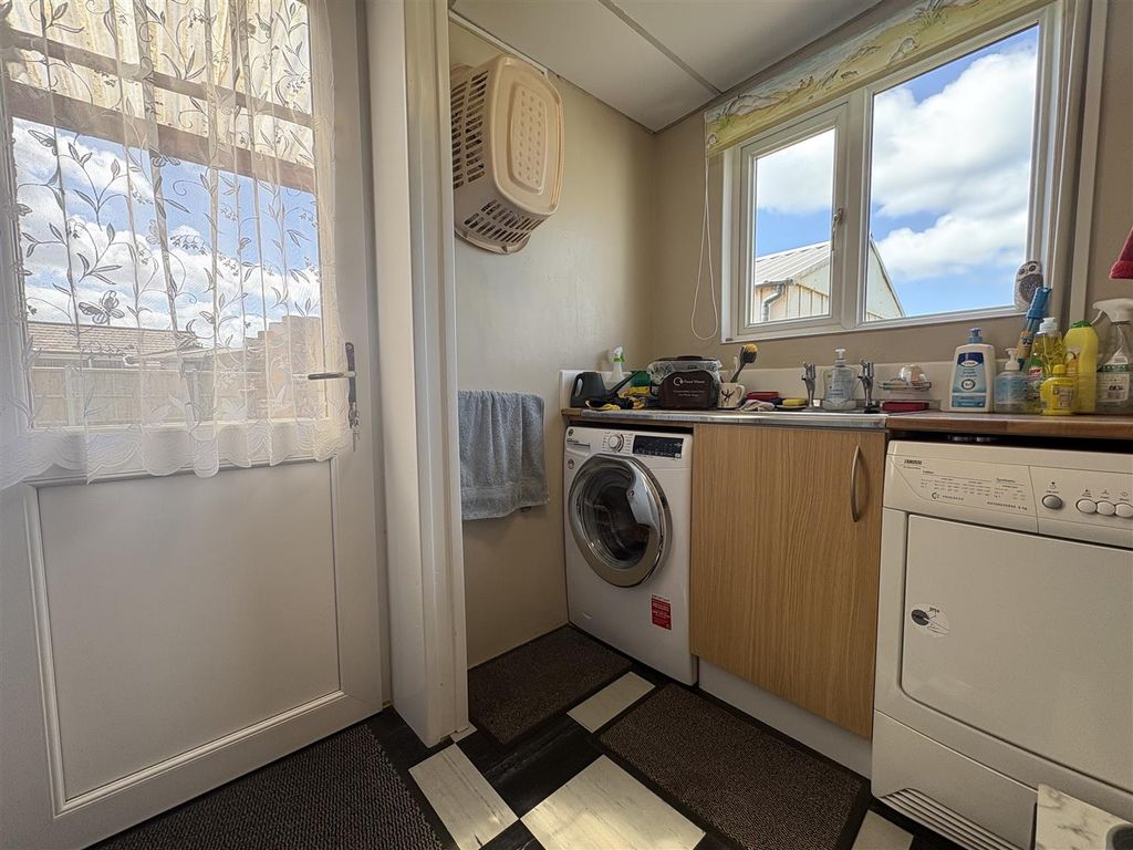 Additional image 8 of 4 bed semi-detached house for saleLinden Close, Bridgwater TA6