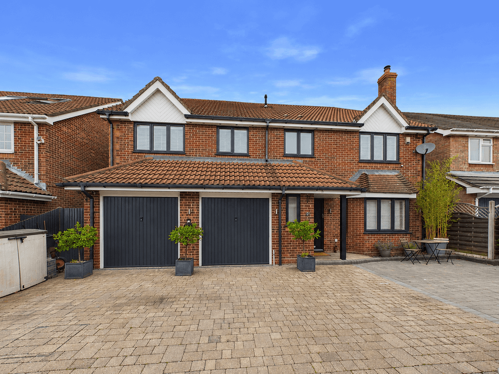 Property photo 1 of 22 A Stunning Five-Bedroom Detached Family Home, Beautifully Enhanced Throughout