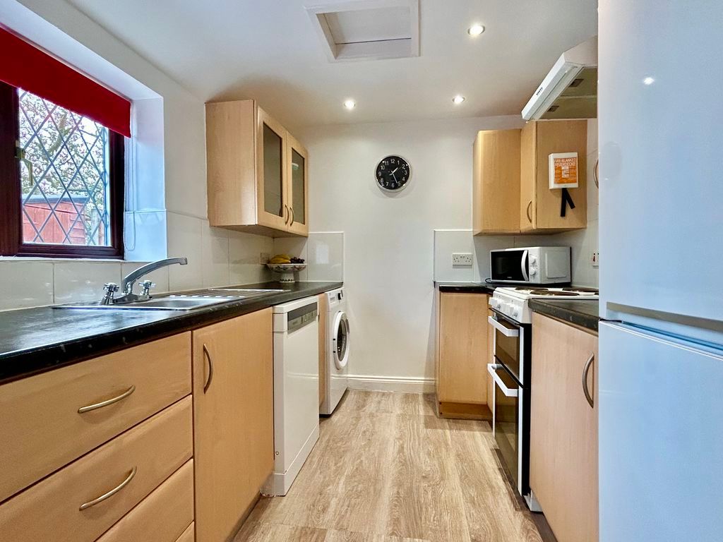 Property photo 3 of 13 Kitchen