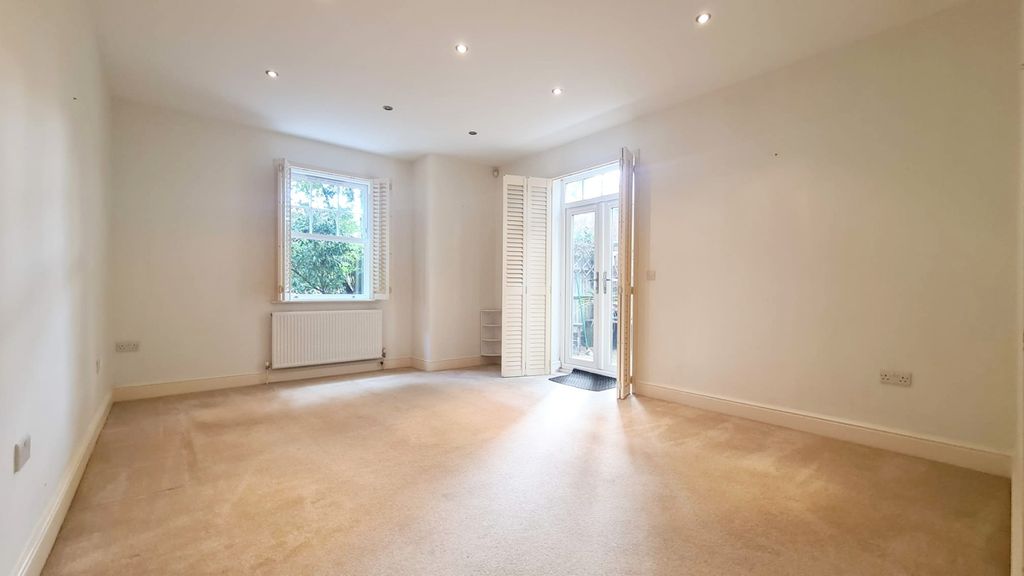 Property photo 2 of 12 4935701