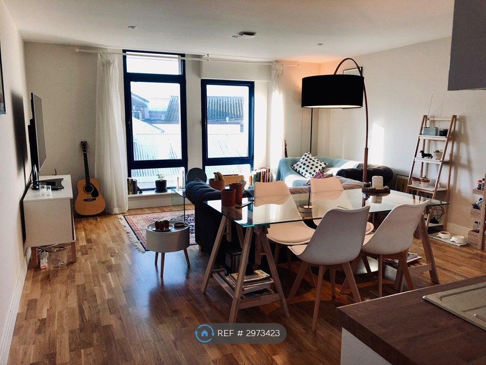 Property photo 1 of 8 Living Room