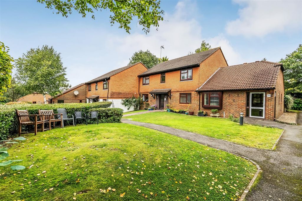 Property photo 1 of 14 10-Broadmead-19.Jpg