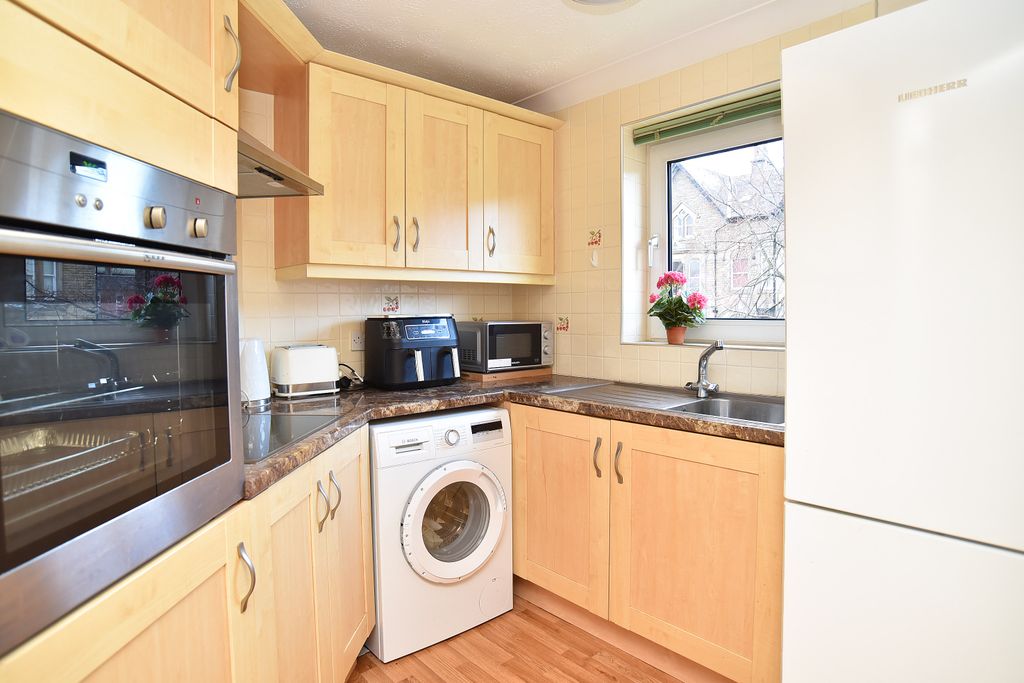 Property photo 3 of 7