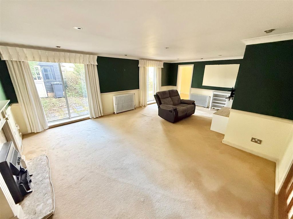 Property photo 3 of 14 Living Room