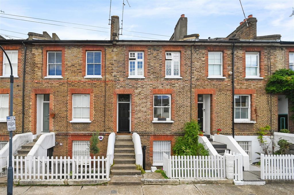 Property photo 1 of 11 Bradmore Park Road