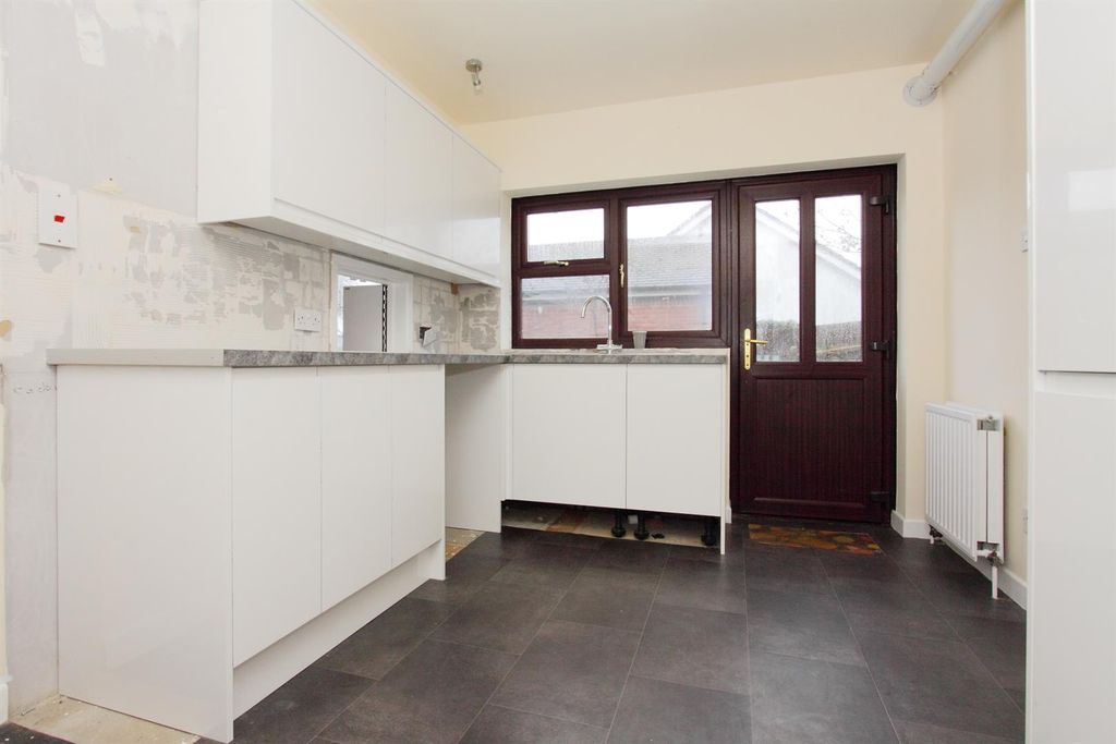 Property photo 3 of 18 1A Mission Road Ph17.Jpg
