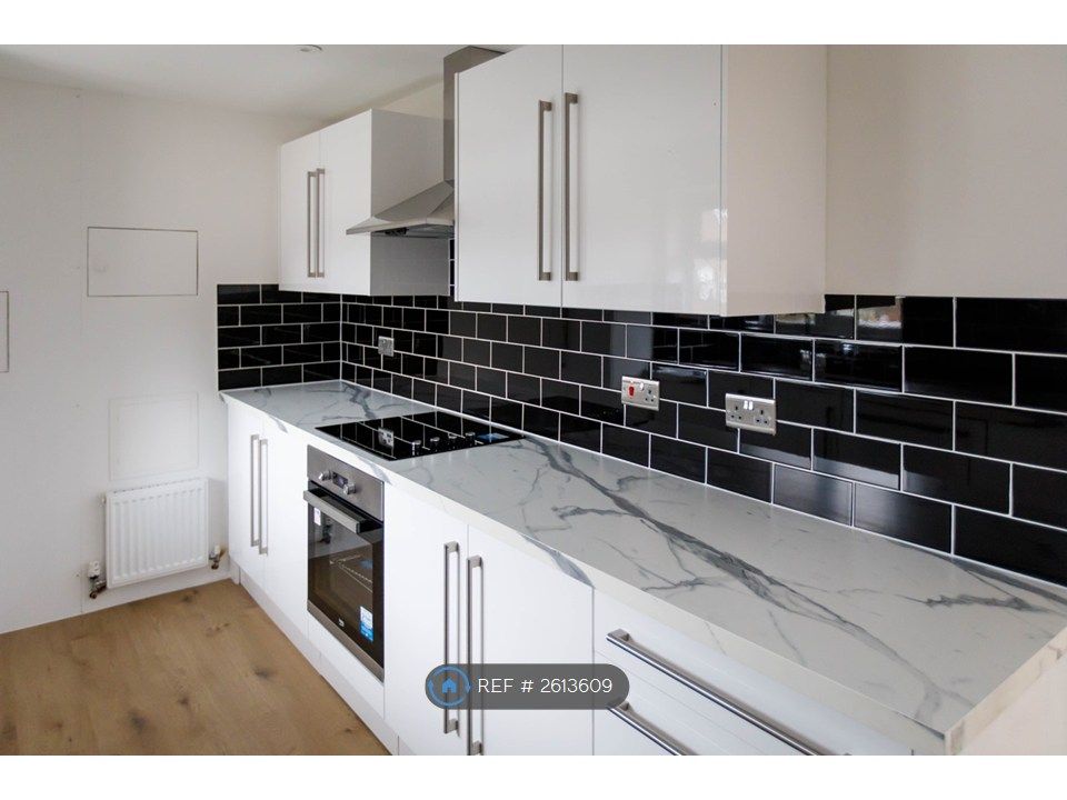 Property photo 2 of 10 Kitchen