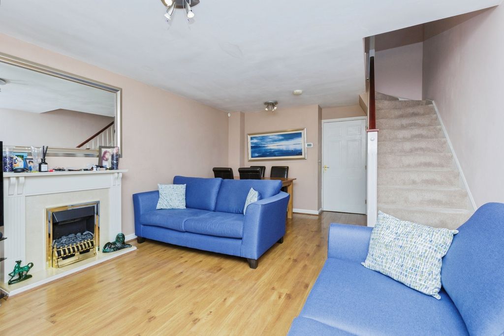 Property photo 3 of 11