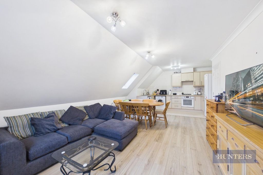 Property photo 2 of 9 Cam05152G0-Pr0372-Still007.Jpg