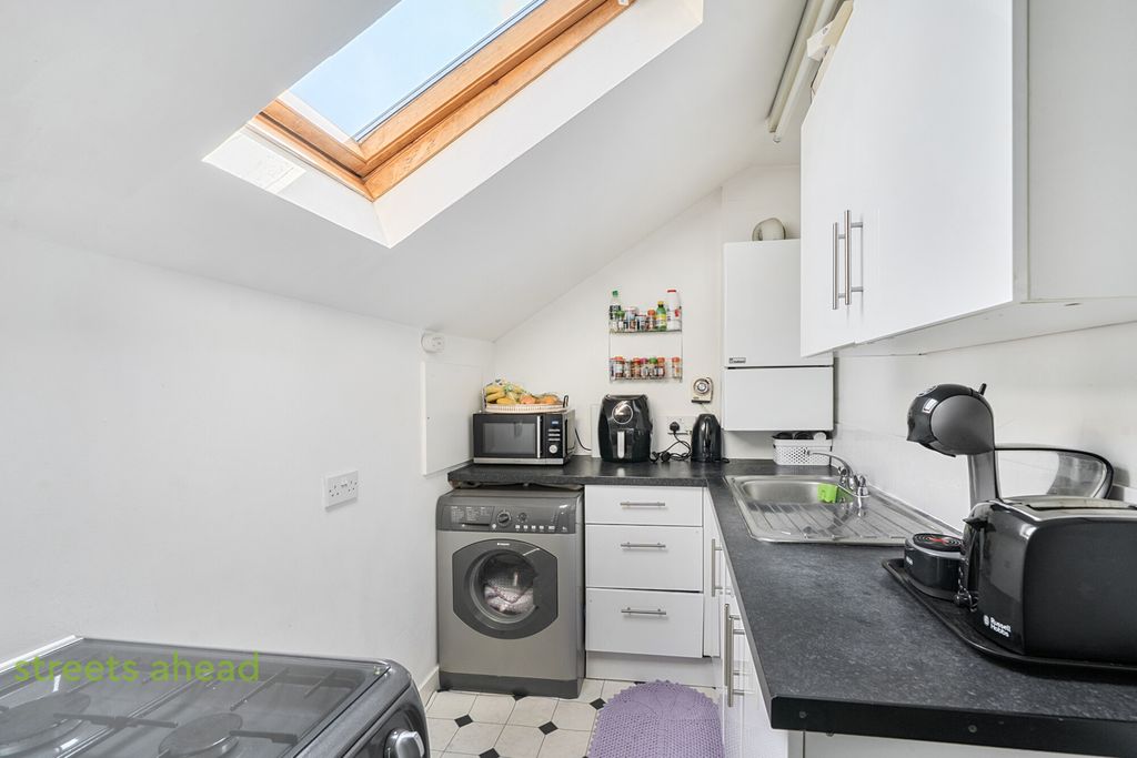 Property photo 3 of 11 1406c76c-2755-420...