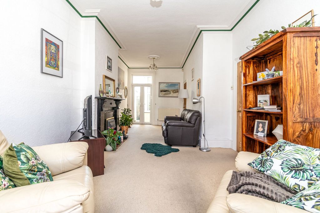 Property photo 3 of 33