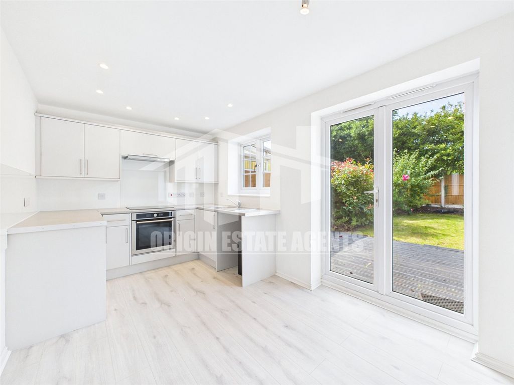 Property photo 2 of 16 Picture No. 24