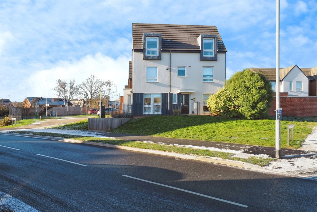 Property photo 1 of 17 Pbox-Img.Jpg