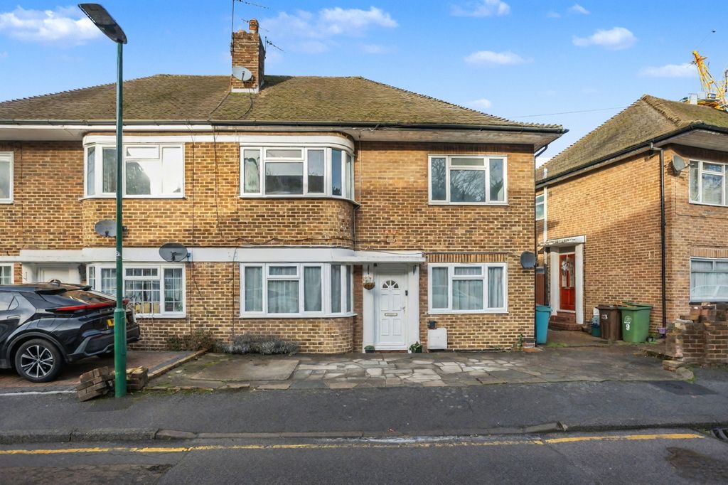 Property photo 1 of 13 7 Falcourt Close, Sutton, Surrey, Sm1 2Rq