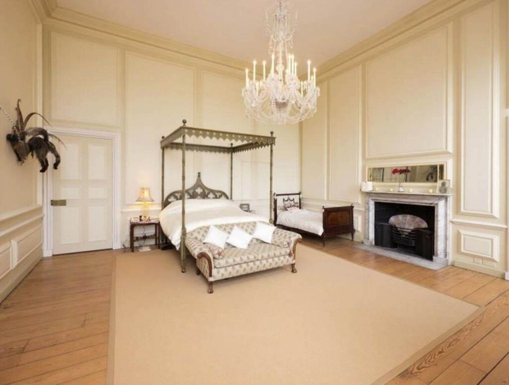 Property photo 2 of 33