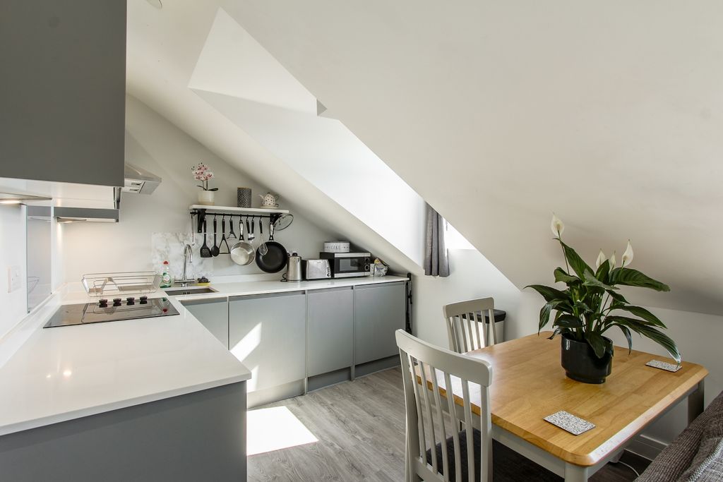 Property photo 3 of 7 Kitchen Dining